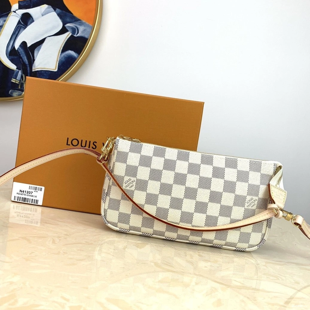 WIS Vuitton Louis POCHETTE ACCESSOIRES 0102